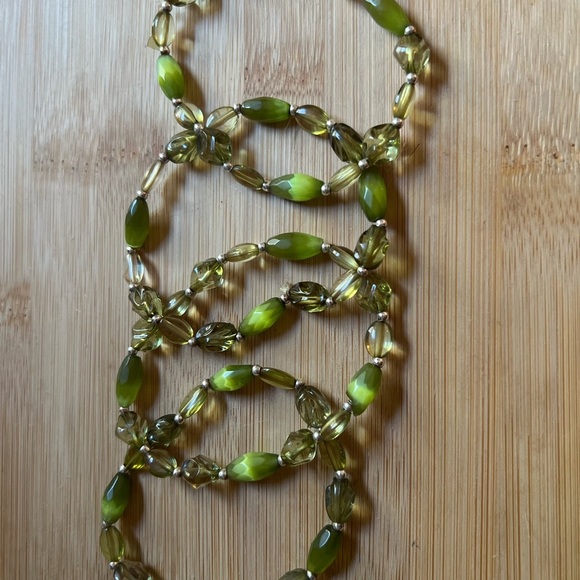 Avocado Green Mixed Style Glass Bead 7-piece Stretch Fashion Bracelet set - Picture 5 of 5